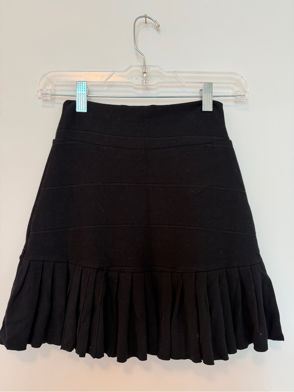 Women's Black Pleated Hem Knit Mini Skirt
